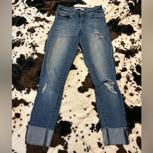 Kancan distressed skinnies size 25